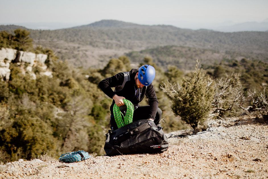 How to Choose the Best Waterproof Backpack for Hiking, Travel and Outdoor Adventures